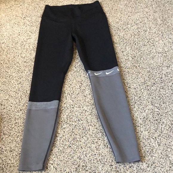 Nike Pants - Women’s Small Nike Two-Colored Leggings